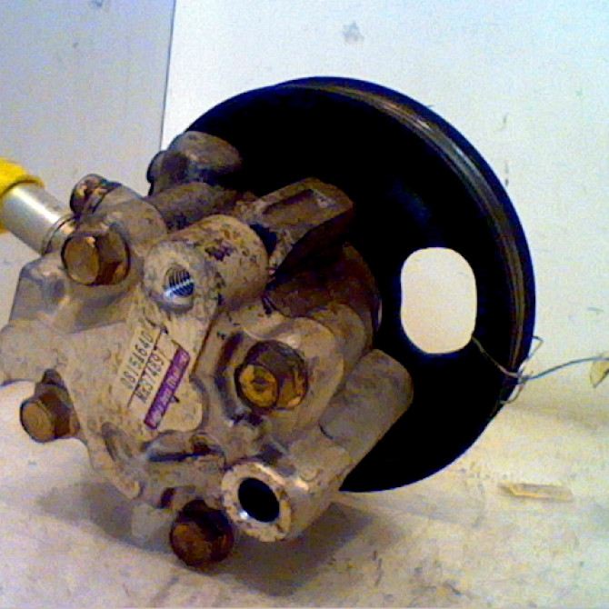 Pompe direction assistee occasion MITSUBISHI L200 III Phase 1 03-2006->... MR374897 2