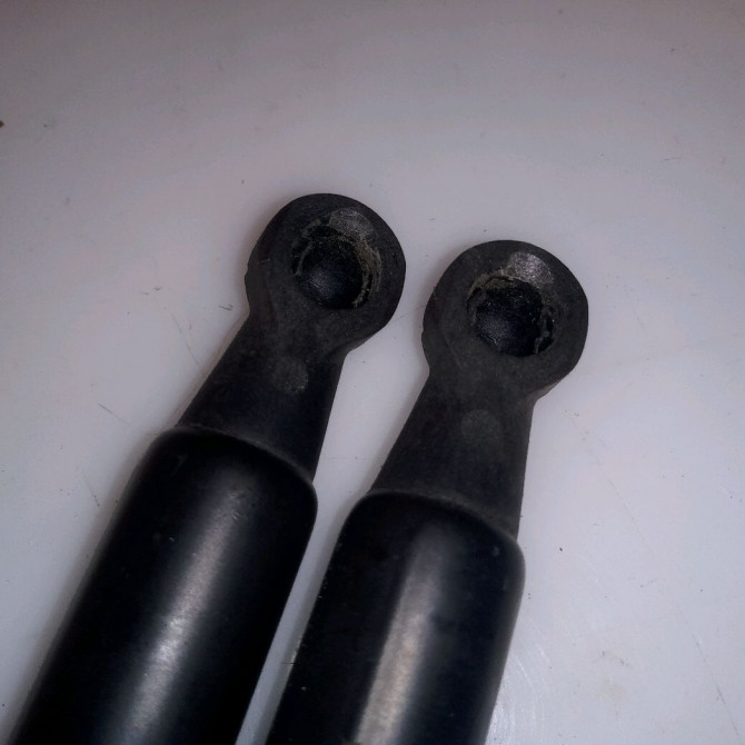 Verin droit hayon occasion TOYOTA PRIUS III Phase 1 06-2009->02-2012 1.8i EH 16v [HYBRID RECHARGEABLE] 100ch 689500W542 2