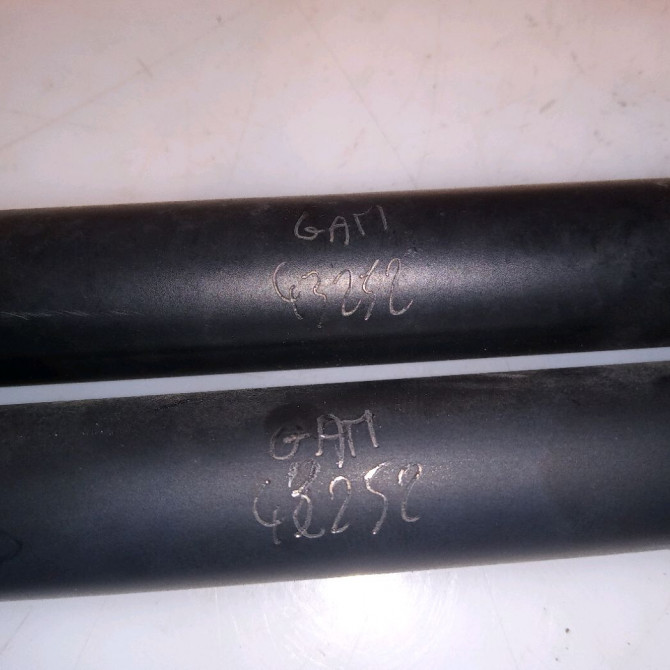 Verin droit hayon occasion TOYOTA PRIUS III Phase 1 06-2009->02-2012 1.8i EH 16v [HYBRID RECHARGEABLE] 100ch 689500W542 3