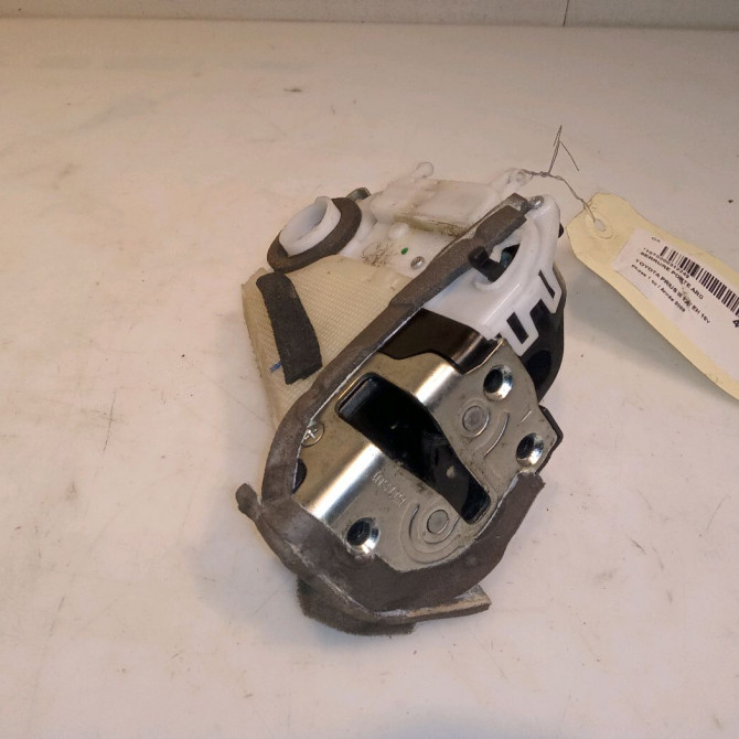 Serrure porte arg occasion TOYOTA PRIUS III Phase 1 06-2009->02-2012 1.8i EH 16v [HYBRID RECHARGEABLE] 100ch 6906047070 1