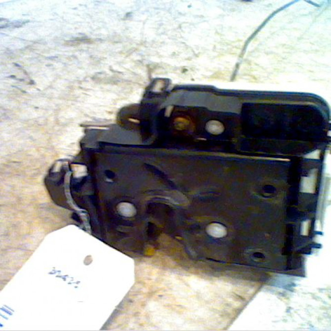 Serrure porte ard occasion VOLKSWAGEN POLO III Phase 1 10-1994->11-1999 1.4 6N4839016B 3