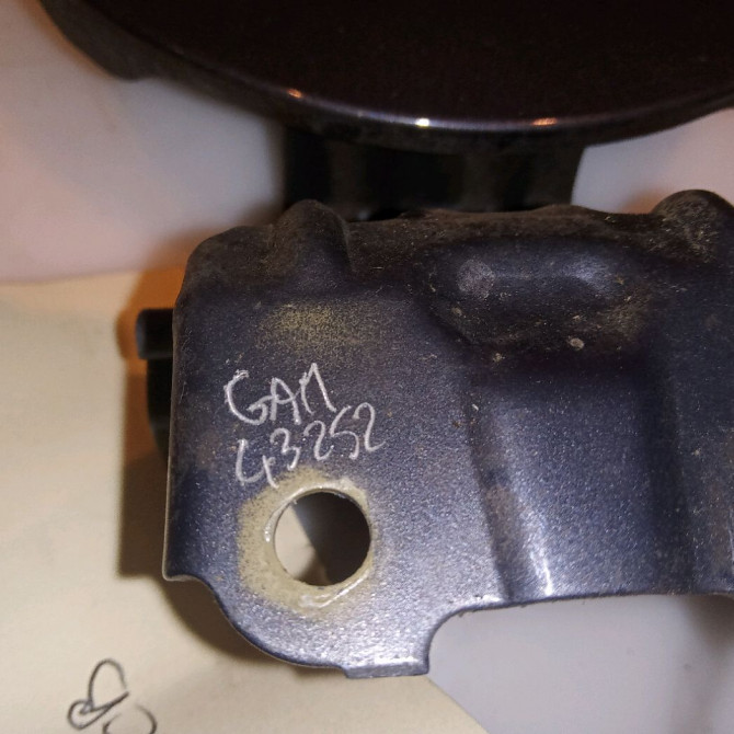 Volet de trappe carburant occasion TOYOTA PRIUS III Phase 1 06-2009->02-2012 1.8i EH 16v [HYBRID RECHARGEABLE] 100ch 7735047030 3