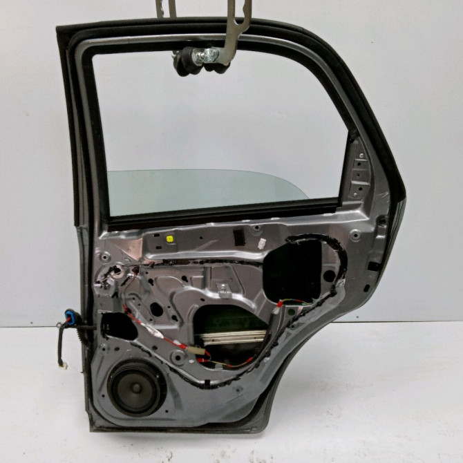 Porte arrière droite occasion SUZUKI SX4 I Phase 1 04-2006->03-2014 1.6 DDIS 90ch 6800379J00 3