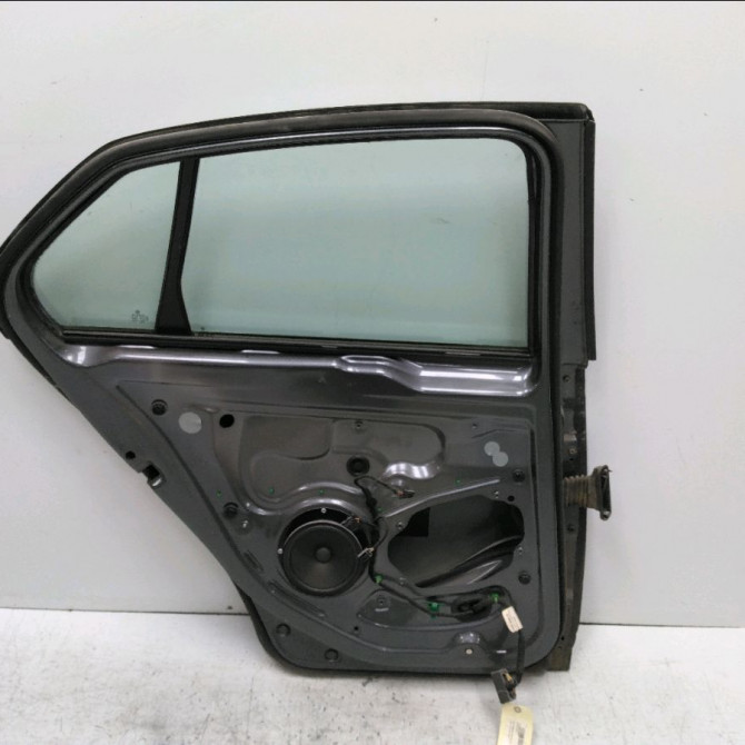 Porte arrière gauche occasion VOLKSWAGEN JETTA III Phase 1 09-2005->12-2010 1.9 TDI 105ch 1K5833301Q 2
