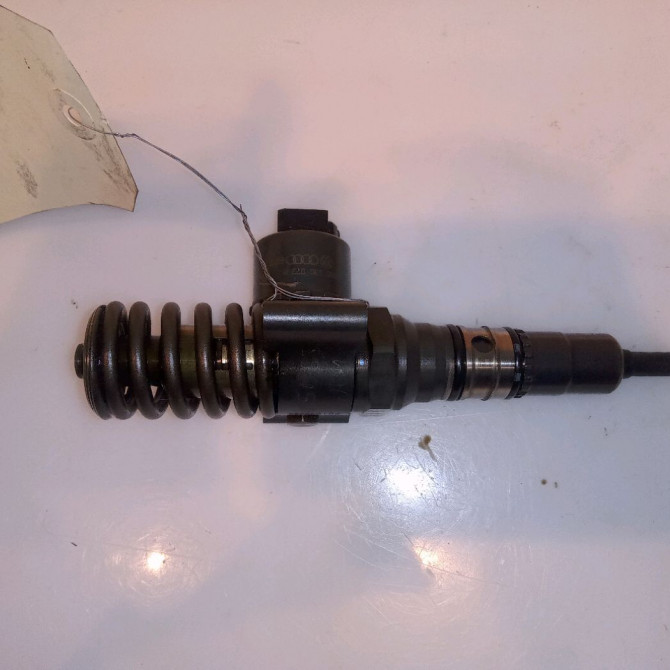 Injecteur occasion VOLKSWAGEN GOLF V Phase 1 11-2003->10-2008 2.0 TDI 140ch 1