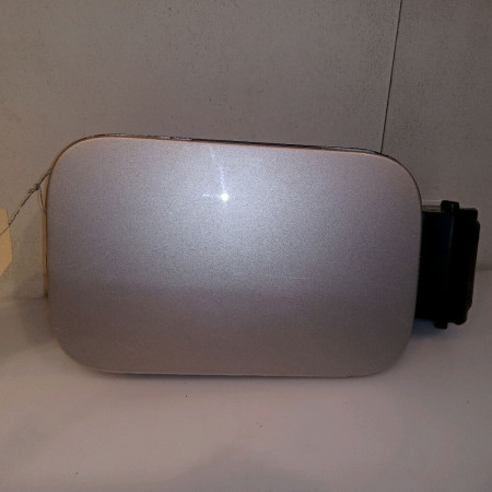 Volet de trappe carburant occasion RENAULT SCENIC II Phase 1 03-2004->09-2006 1.5 DCI 100ch 8200139542