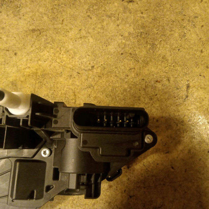 Serrure porte arg occasion VOLVO XC40 32131414 4