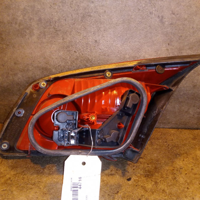 Feu arrière interieur gauche occasion RENAULT VELSATIS Phase 2 04-2005->12-2009 2.2 DCI 150ch 8200686568 2