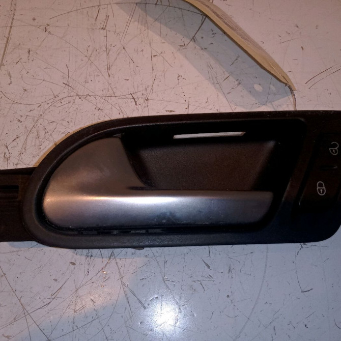 Poignee int porte avg occasion VOLKSWAGEN TIGUAN I TIGUAN I Phase 2 2011-04-01->2016-12-31 2.0 TDI 140ch 5N1837113FUAQ 1