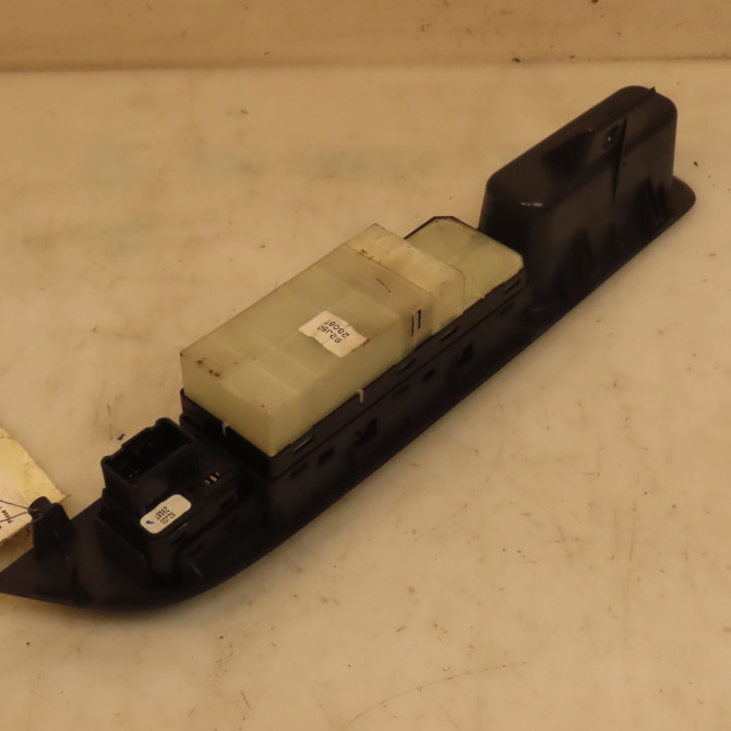 Commande lève-glace porte avant gauche occasion SUZUKI SWIFT III Phase 1 03-2005->09-2011 1.3 VVT 3799062J10 2