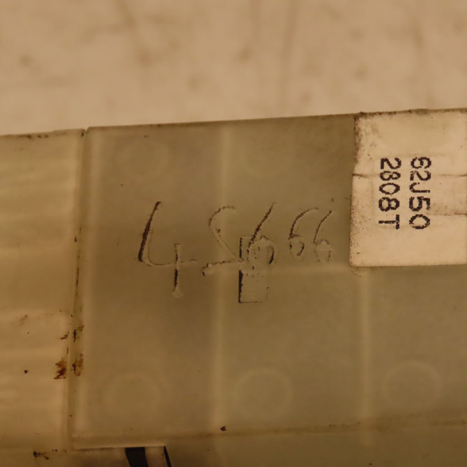 Commande lève-glace porte avant gauche occasion SUZUKI SWIFT III Phase 1 03-2005->09-2011 1.3 VVT 3799062J10 3