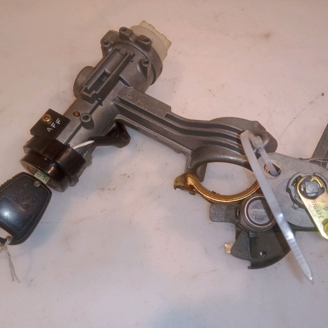 Kit serrures + antivol occasion HYUNDAI GETZ Phase 1 09-2002->11-2005 1.1i 819051CA71 1