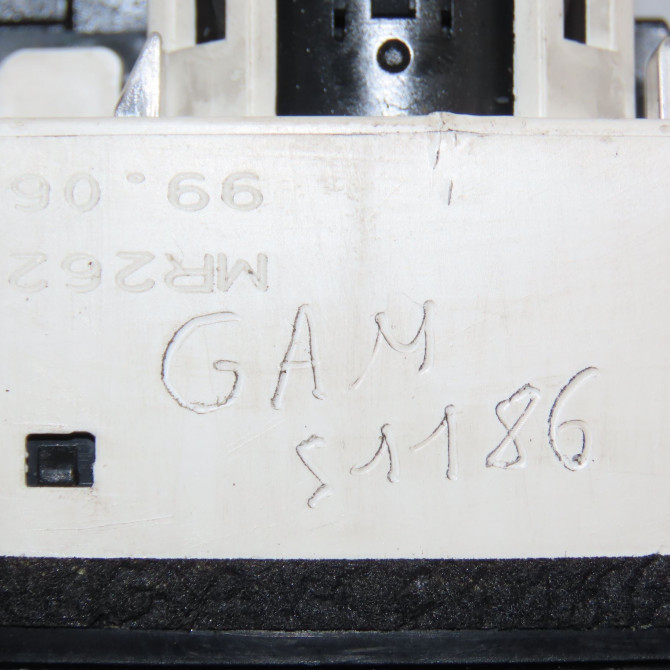 Commande de chauffage occasion MITSUBISHI SPACE STAR II Phase 1 10-1998->03-2006 1.3i 85ch MR315975 5