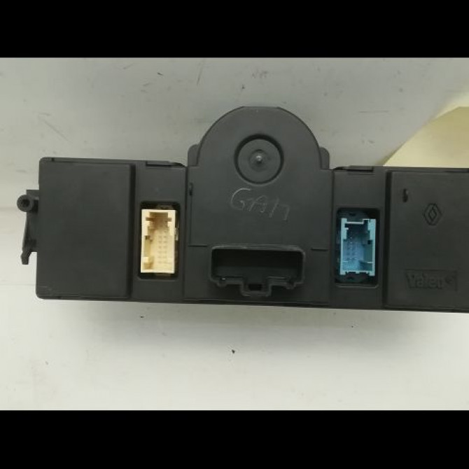 Commande de chauffage occasion RENAULT SCENIC II Phase 1 03-2004->09-2006 7701208975 2