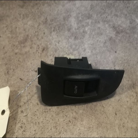 Commande leve-glace porte arrière gauche occasion TOYOTA AVENSIS I Phase 2 09-2000->05-2003 2.0 D-4D 8481005050