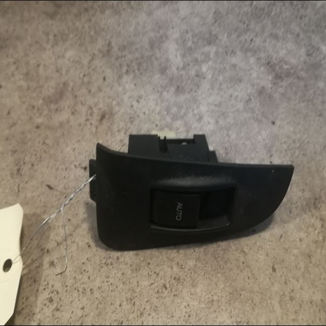 Commande leve-glace porte arrière gauche occasion TOYOTA AVENSIS I Phase 2 09-2000->05-2003 2.0 D-4D 8481005050 1