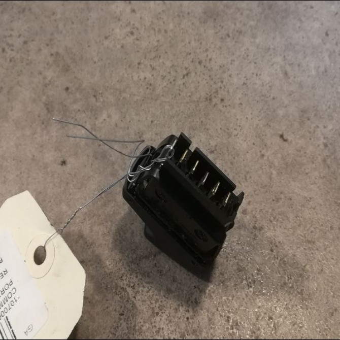 Commande lève-glace porte avant droite occasion RENAULT MEGANE I Phase 2 03-1999->06-2003 1.4i 16v 2