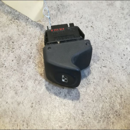 Commande lève-glace porte avant droite occasion RENAULT MEGANE I Phase 2 03-1999->06-2003 1.4 16v