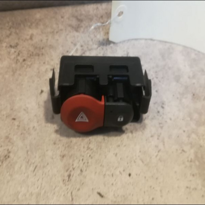 Bouton de warning occasion RENAULT CLIO III Phase 1 09-2005->03-2009 1.5 DCI 85ch 252103766R 1