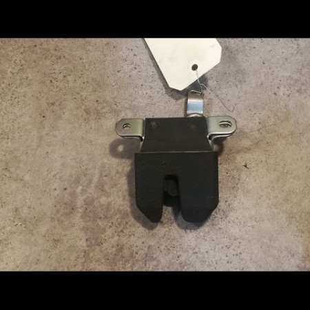 Serrure coffre arrière occasion VOLKSWAGEN PASSAT IV Phase 2 10-2000->03-2005 3B5827505M