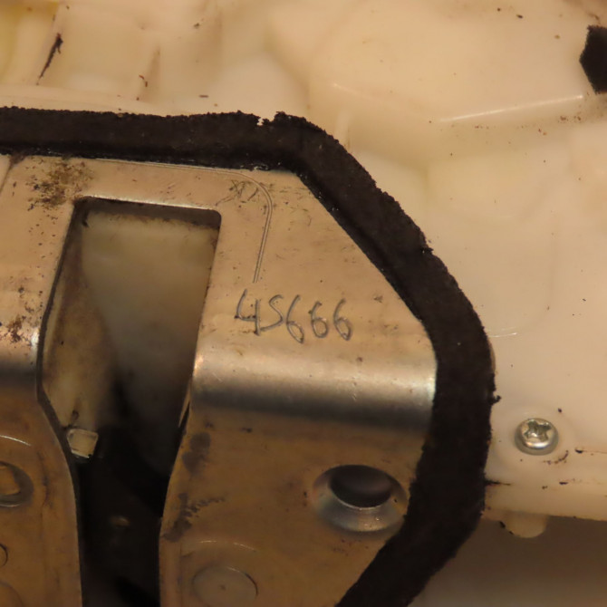 Serrure porte avd occasion SUZUKI SWIFT III Phase 1 03-2005->09-2011 1.3 VVT 8220162J23 3