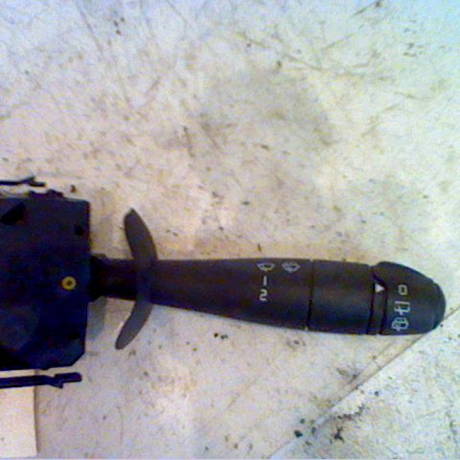 Commande essuie glace occasion RENAULT TWINGO II Phase 1 06-2007->11-2011 1.5 DCI 65ch 7701048915 1