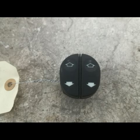 Commande lève-glace porte avant gauche occasion FORD FIESTA V Phase 1 09-2002->10-2005 1.4 TDCI 1007910