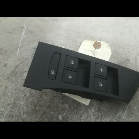 Commande lève-glace porte avant gauche occasion OPEL ASTRA IV Phase 1 01-2010->06-2012 13305012