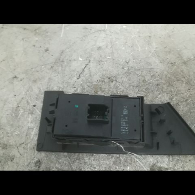 Commande lève-glace porte avant gauche occasion OPEL ASTRA IV Phase 1 01-2010->06-2012 13305012 2