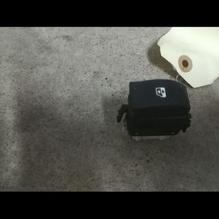 Commande lève-glace porte avant droite occasion RENAULT CLIO CAMPUS II Phase 1 07-2006->07-2009 1.5 DCI 70ch 8200060046