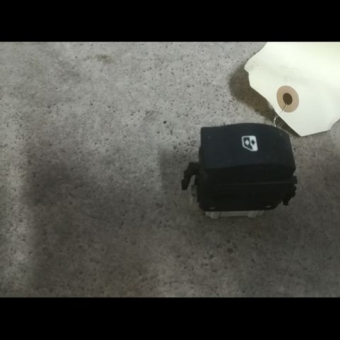 Commande lève-glace porte avant droite occasion RENAULT CLIO CAMPUS II Phase 1 07-2006->07-2009 1.5 DCI 70ch 8200060046 1