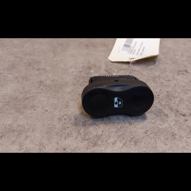 Commande lève-glace porte avant gauche occasion DACIA DUSTER Phase 1 03-2010->12-2013 1.5 DCI 85ch 8200602227 1