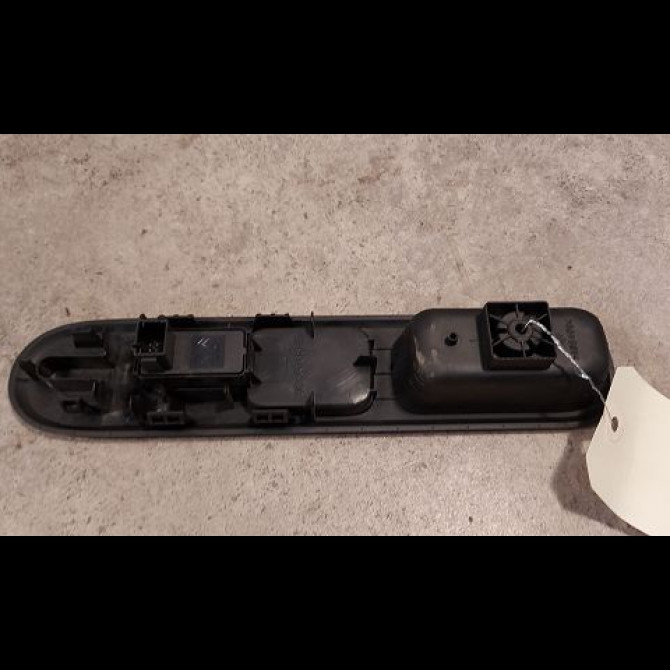 Commande lève-glace porte avant droite occasion PEUGEOT 3008 I Phase 1 04-2009->12-2013 2.0 HDI 150ch 6490X3 2