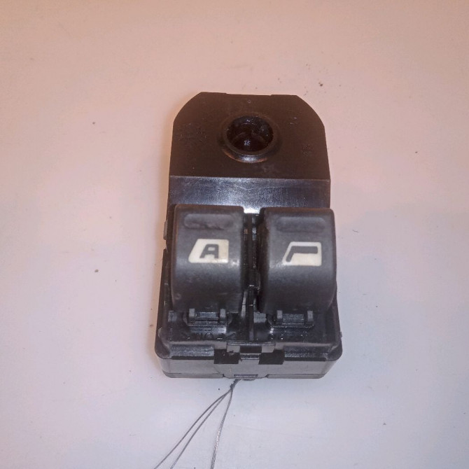 Commande lève-glace porte avant gauche occasion PEUGEOT 206 + Phase 1 03-2009->05-2013 1.4i 75ch 1