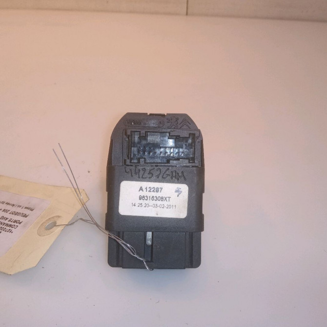 Commande lève-glace porte avant gauche occasion PEUGEOT 206 + Phase 1 03-2009->05-2013 1.4i 75ch 2