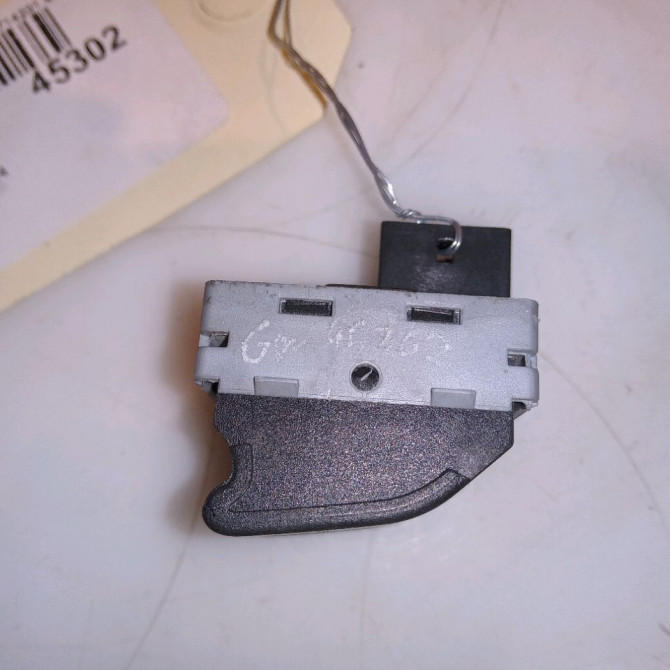 Commande lève-glace porte avant gauche occasion VOLKSWAGEN POLO IV Phase 2 05-2005->09-2009 1.4 TDI 70ch 3