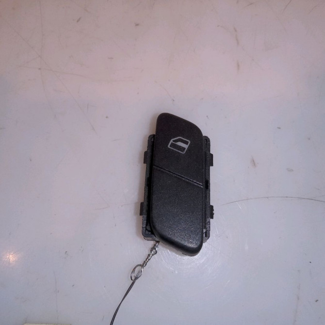 Commande lève-glace porte avant droite occasion VOLKSWAGEN POLO IV Phase 2 05-2005->09-2009 1.2 65ch 1