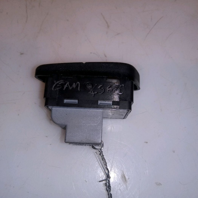 Commande lève-glace porte avant droite occasion VOLKSWAGEN POLO IV Phase 2 05-2005->09-2009 1.2 65ch 3