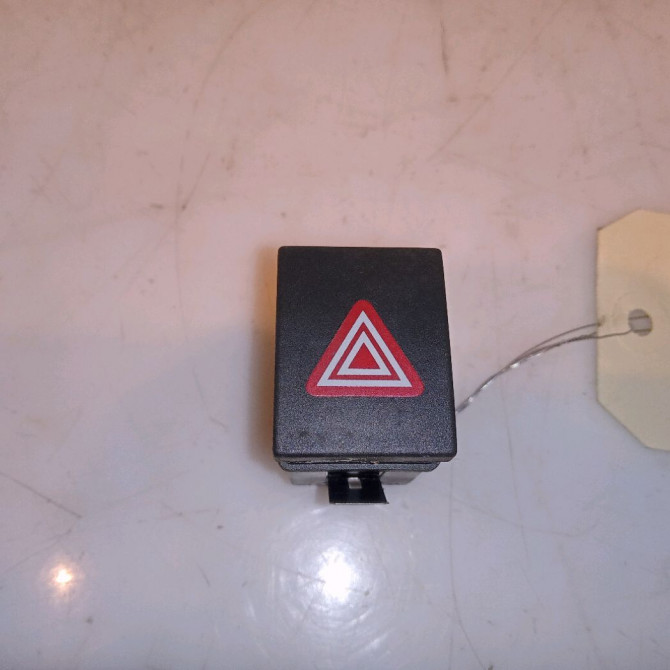 Bouton de warning occasion VOLKSWAGEN POLO IV Phase 2 05-2005->09-2009 1.4 TDI 70ch 6Q0953235A9B9 1