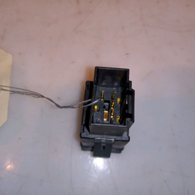 Bouton de warning occasion VOLKSWAGEN POLO IV Phase 2 05-2005->09-2009 1.4 TDI 70ch 6Q0953235A9B9 2