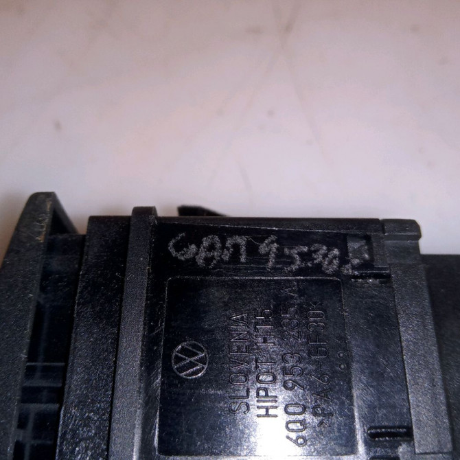 Bouton de warning occasion VOLKSWAGEN POLO IV Phase 2 05-2005->09-2009 1.4 TDI 70ch 6Q0953235A9B9 3