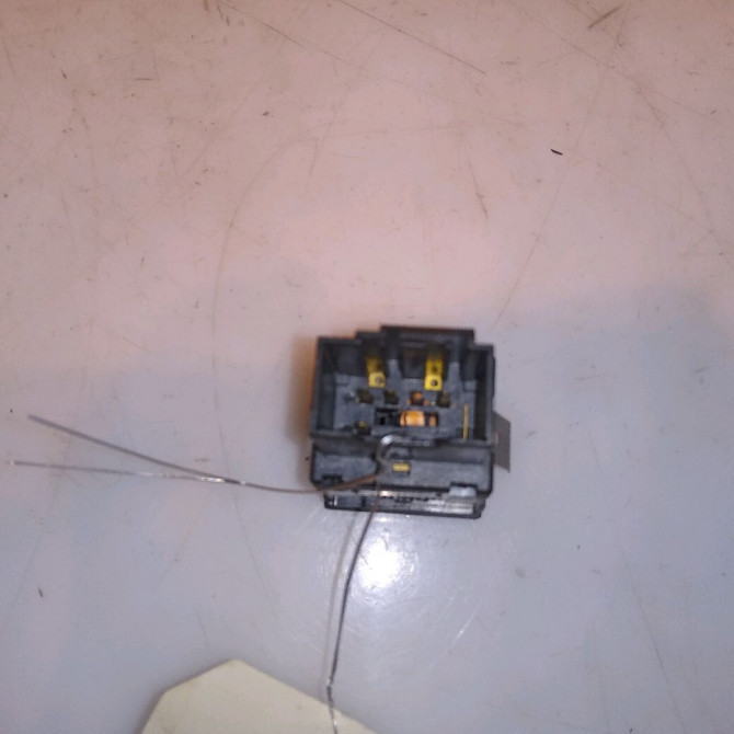 Bouton de warning occasion VOLKSWAGEN POLO IV Phase 2 05-2005->09-2009 1.2 65ch 6Q0953235A9B9 2