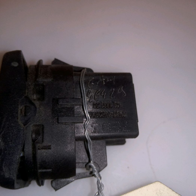 Commande leve-glace porte arrière droite occasion FORD FOCUS II Phase 1 09-2004->12-2007 1.8 TDCI 115ch 3