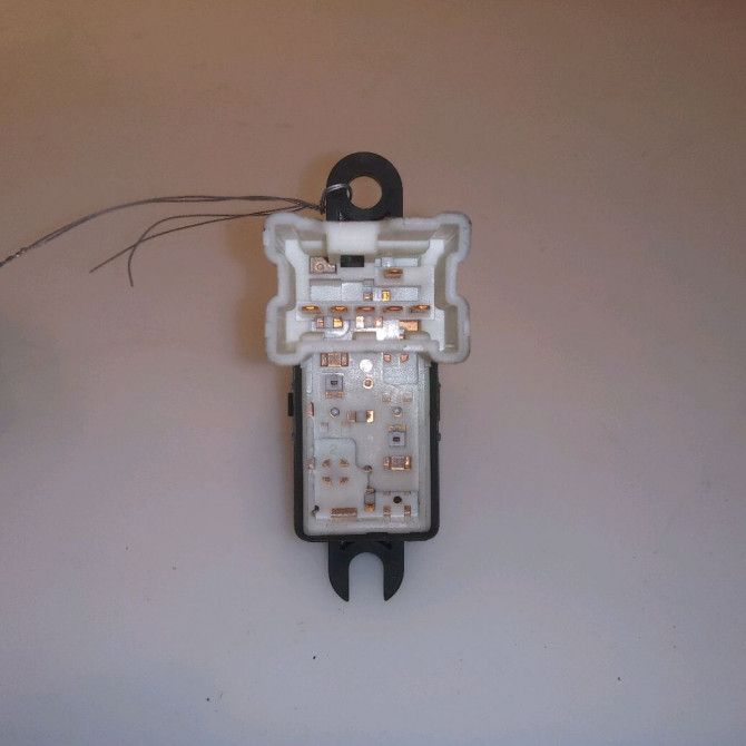 Commande lève-glace porte avant droite occasion NISSAN MICRA III Phase 1 04-1995->04-1999 1.4i 88ch 25411AX610 2