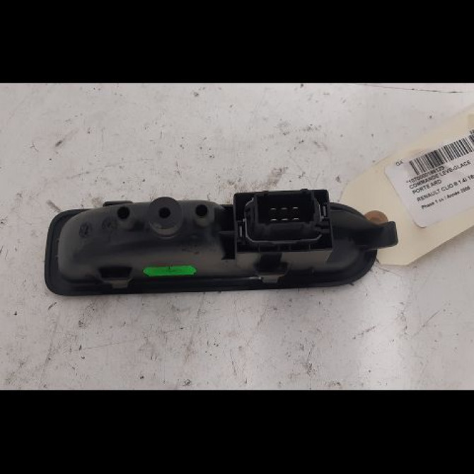 Commande leve-glace porte arrière droite occasion RENAULT CLIO III Phase 1 09-2005->03-2009 1.4i 16v 100ch 8200214936 2