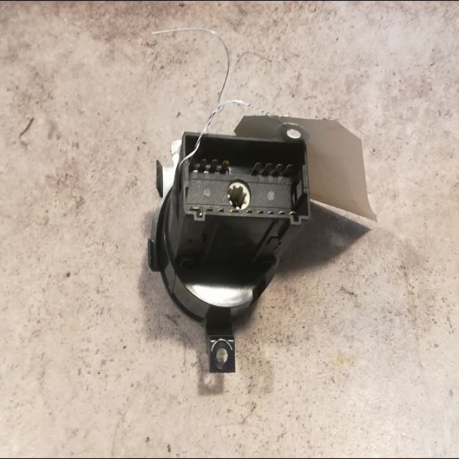 Interrupteur commande de phares occasion VOLKSWAGEN POLO IV Phase 2 05-2005->09-2009 1.2 60ch 6Q0953513F9B9 2