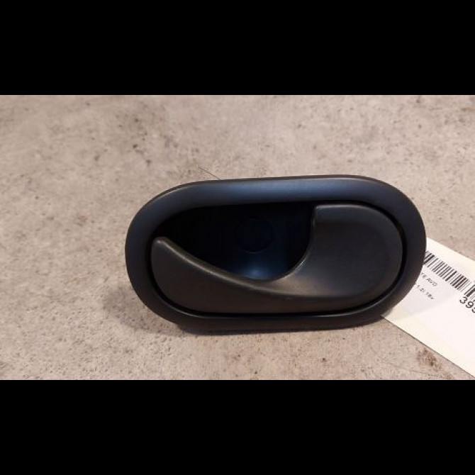 Poignee int porte avd occasion RENAULT TWINGO II Phase 1 06-2007->11-2011 1.2i 16v 75ch 8200028486 1