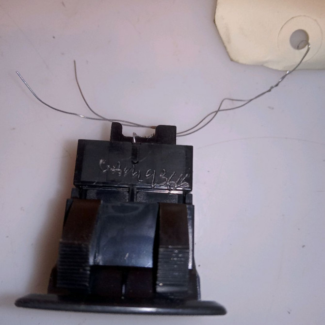 Commande leve-glace porte arrière droite occasion B.M.W. SERIE 1 II Phase 1 08-2011->06-2015 61319208106 3