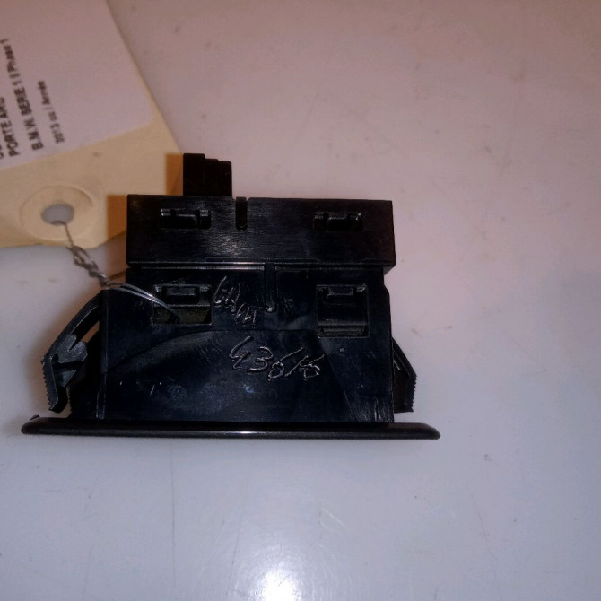 Commande leve-glace porte arrière gauche occasion B.M.W. SERIE 1 II Phase 1 08-2011->06-2015 61319208106 3