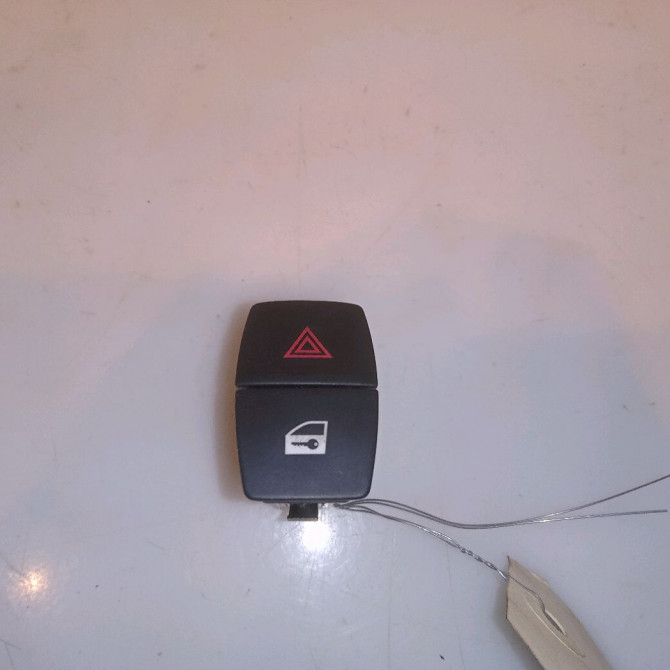 Bouton de warning occasion B.M.W. SERIE 1 II Phase 1 08-2011->06-2015 61319231786 1